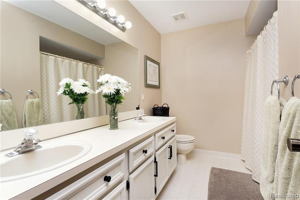 3600 Salem Drive Rochester Hills, MI 48306 - Photo 34 of 46