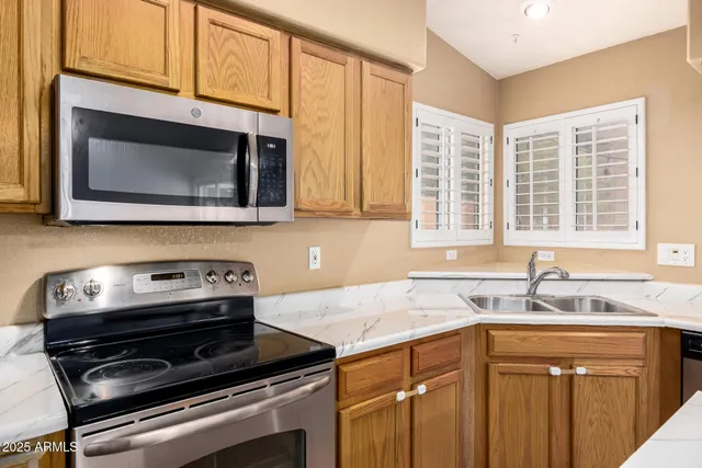 $2,450 | 15221 North 87th Drive, Peoria, AZ 85381