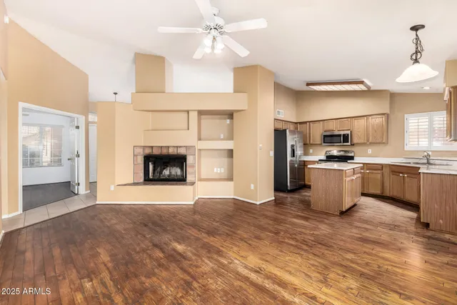 $2,450 | 15221 North 87th Drive, Peoria, AZ 85381