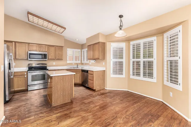 $2,450 | 15221 North 87th Drive, Peoria, AZ 85381