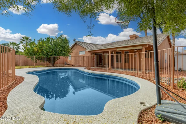 $2,450 | 15221 North 87th Drive, Peoria, AZ 85381