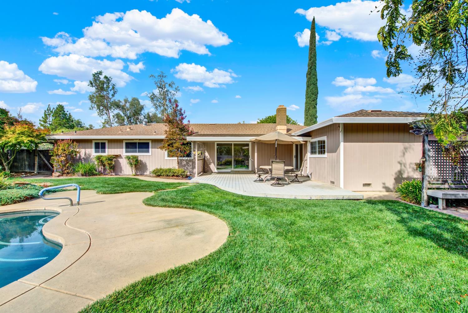 19858 Road 94C Woodland, CA 95695 - Photo 62 of 85 a front view of a house with garden