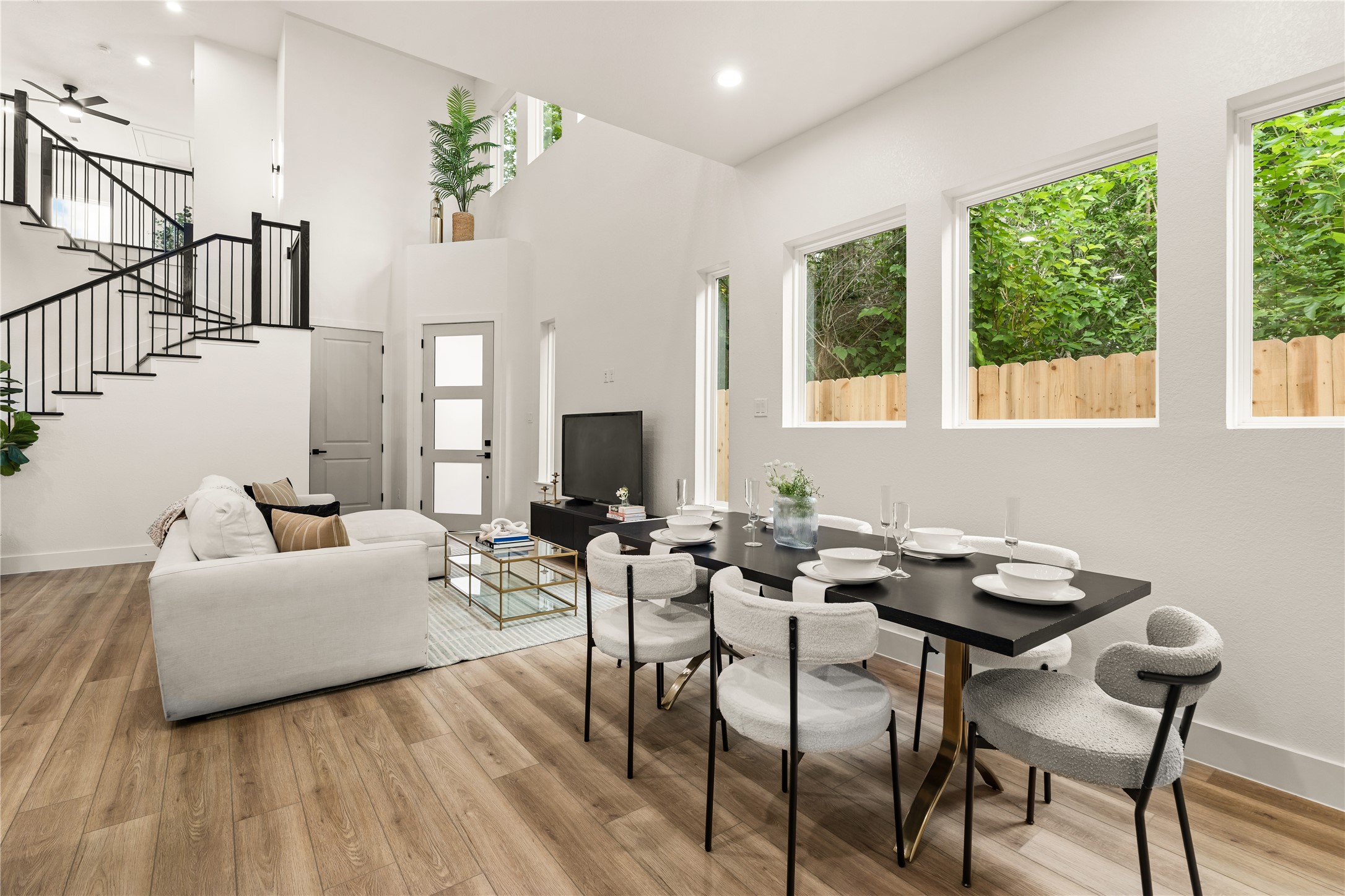 3539 Mainer Street, Unit B Houston, TX 77021 - Photo 4 of 29 Dining area framed by tall windows — natural light and open flow throughout