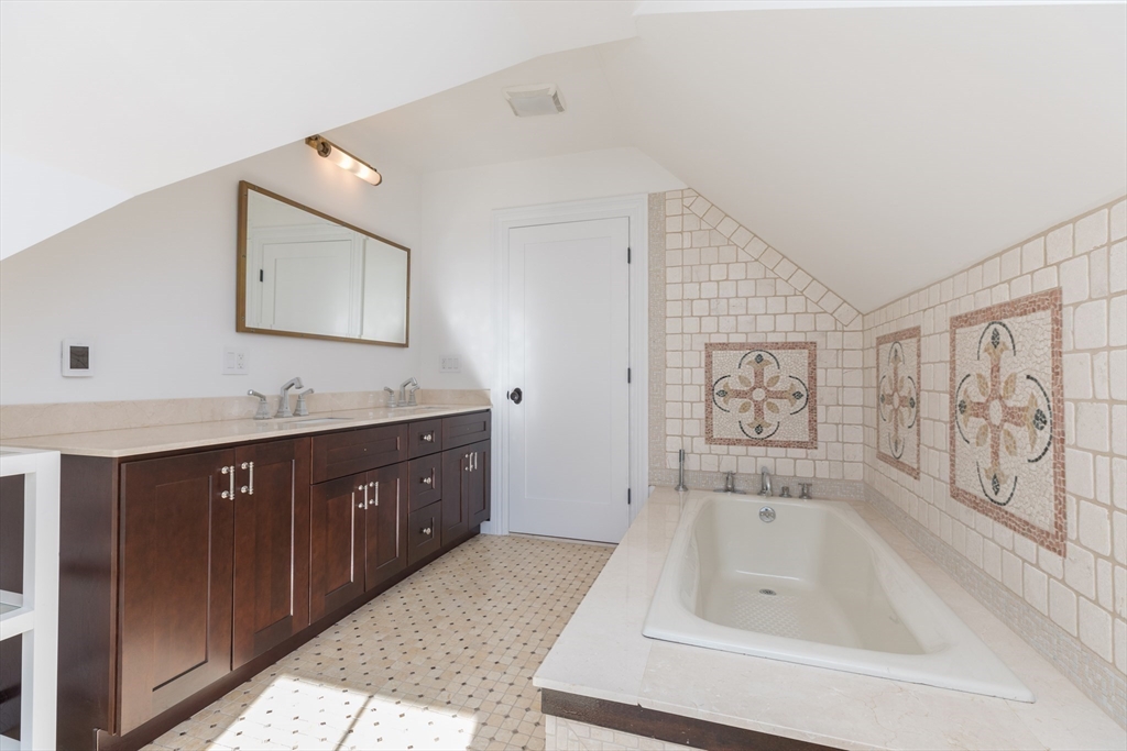 27 Howland Street, Unit 2 Boston, MA 02121 - Photo 13 of 19