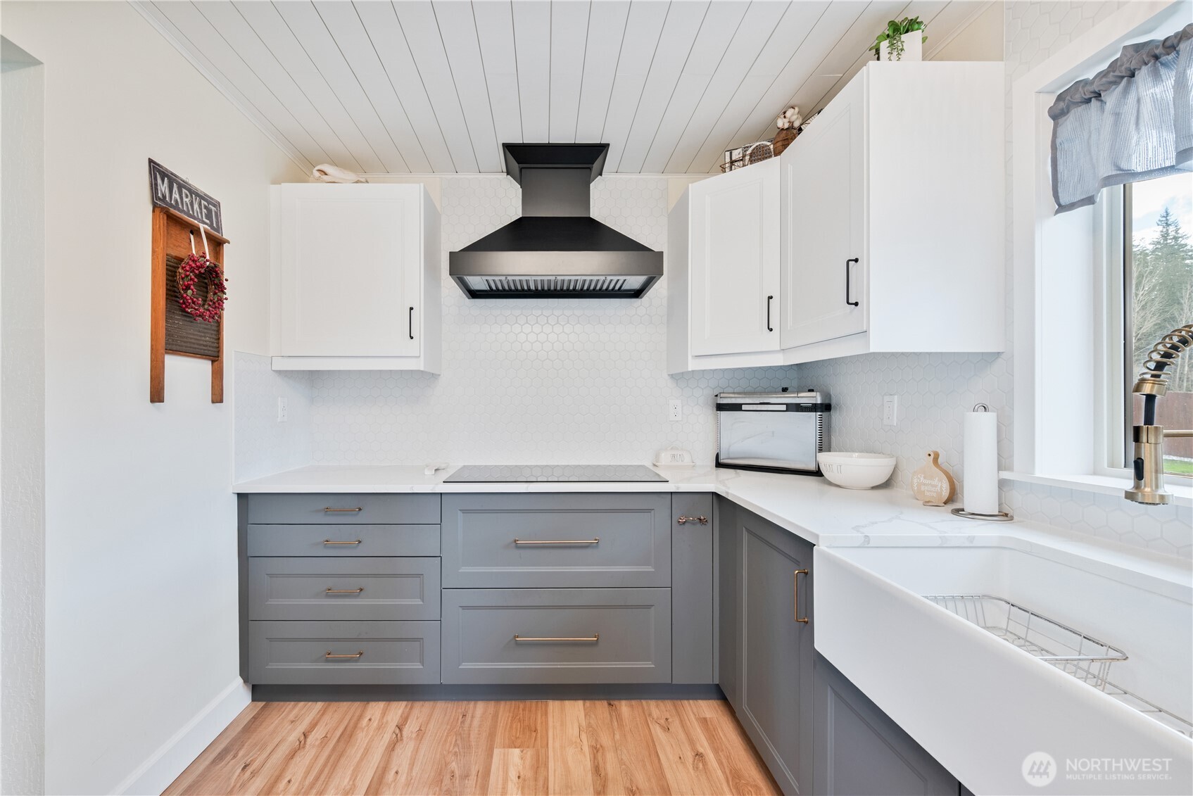 1239 Rose Valley Road Kelso, WA 98626 - Photo 16 of 40 a kitchen with granite countertop a sink stainless steel appliances and cabinets