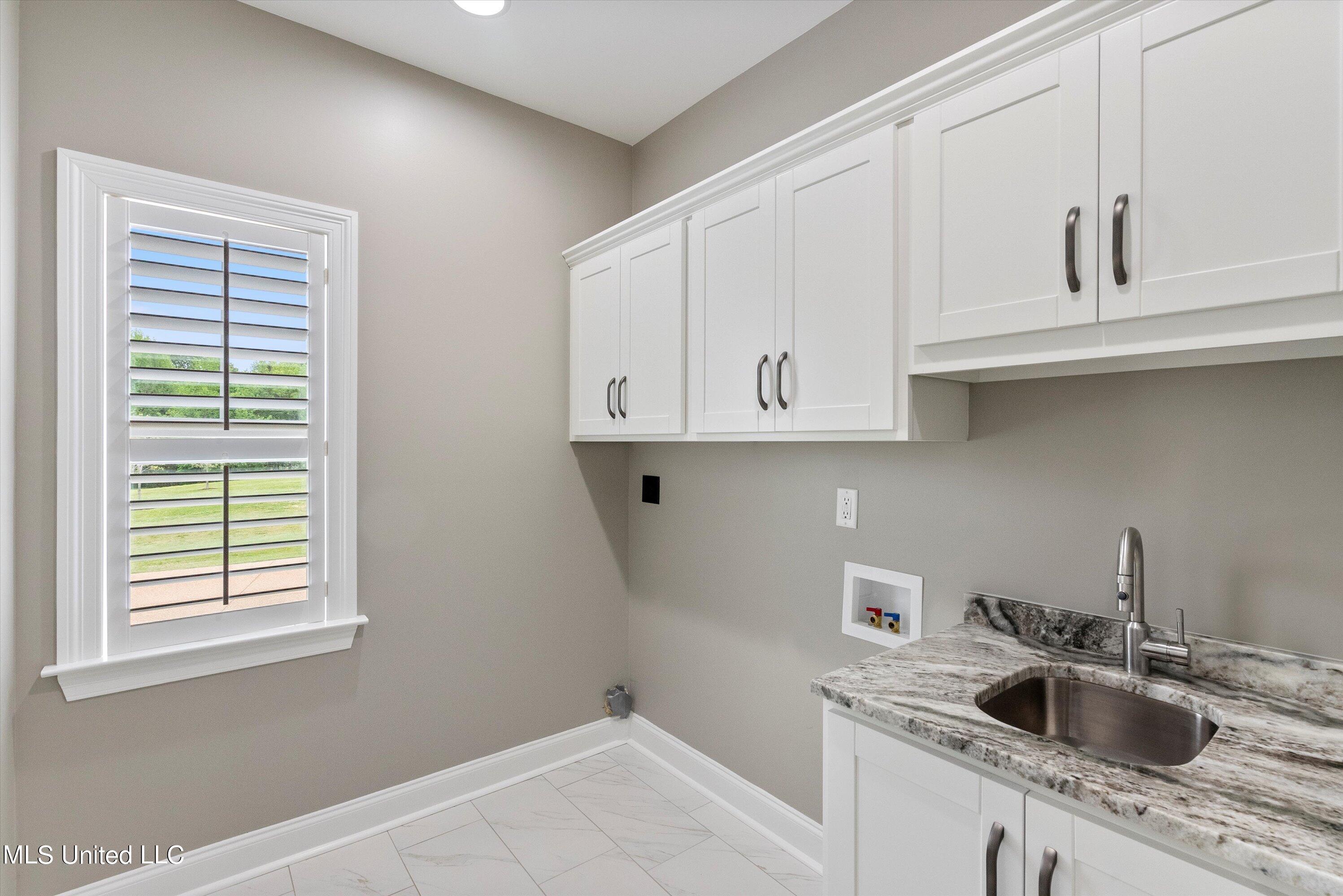 884 Strickland Road Coldwater, MS 38618 - Photo 44 of 63 43-Laundry Room