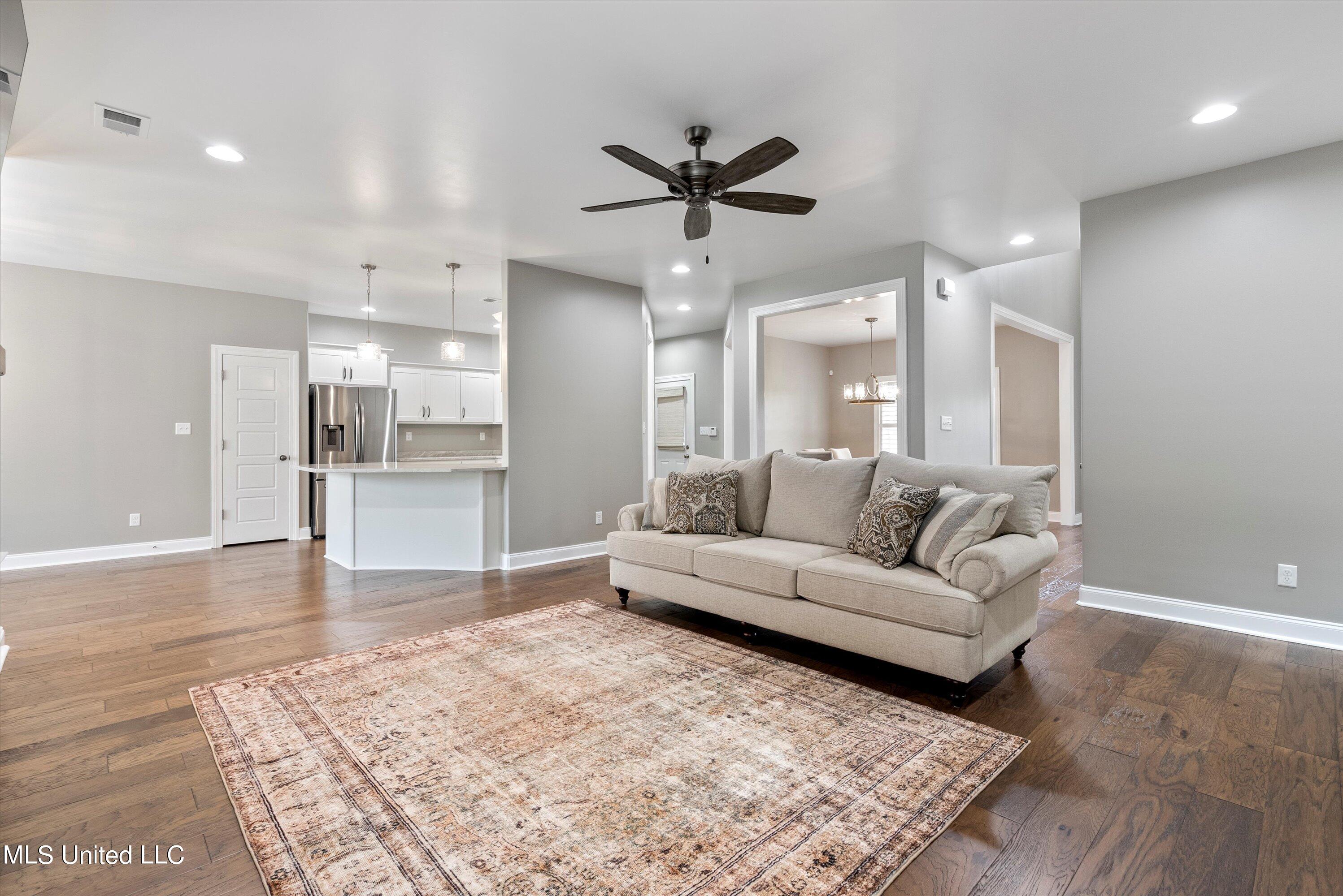 884 Strickland Road Coldwater, MS 38618 - Photo 9 of 63 09-Living Room