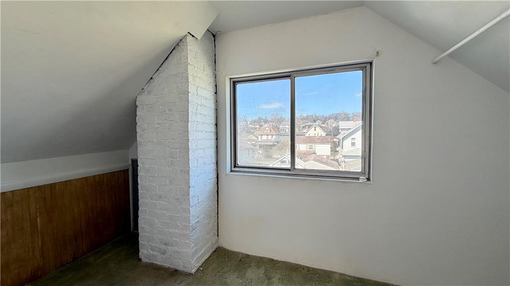 641 Garfield Street Springdale, PA 15144 - Photo 31 of 44 an entryway with a window