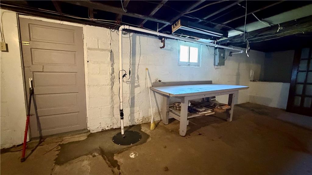 641 Garfield Street Springdale, PA 15144 - Photo 38 of 44 a utility room with dryer and washer