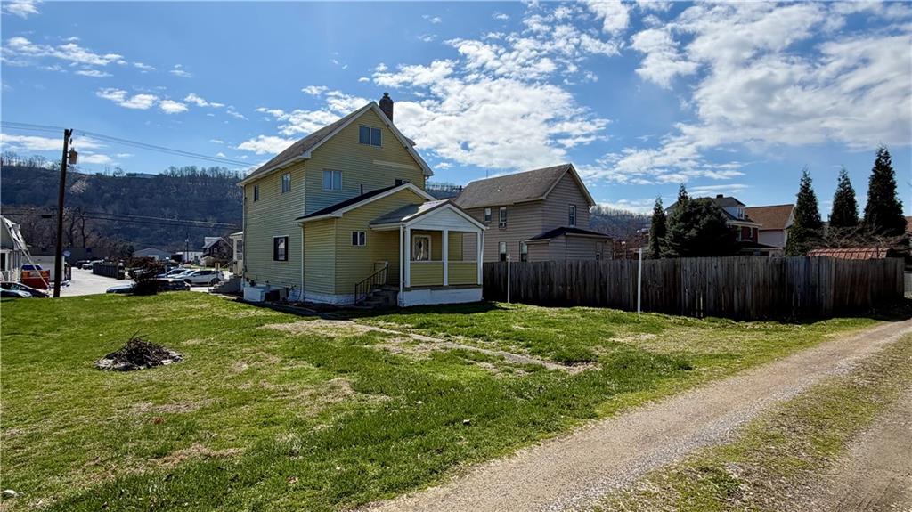 641 Garfield Street Springdale, PA 15144 - Photo 42 of 44 a house view with garden space