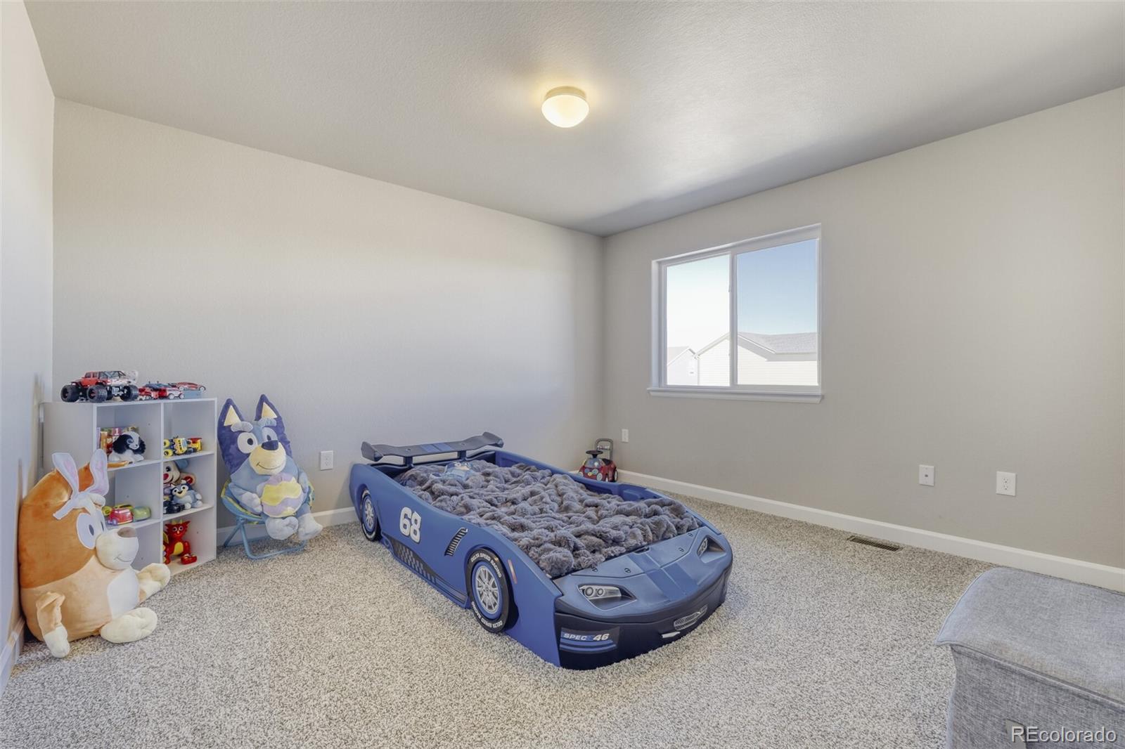 9093 Peaceful Valley Road Colorado Springs, CO 80925 - Photo 25 of 42 a room with toys and dresser
