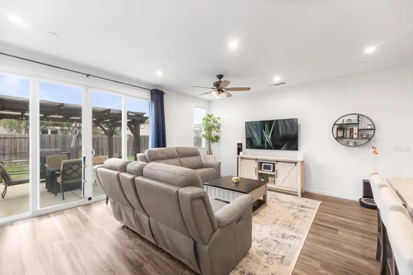 $499,000 | 1552 Egyptian Way, Olivehurst, CA 95961