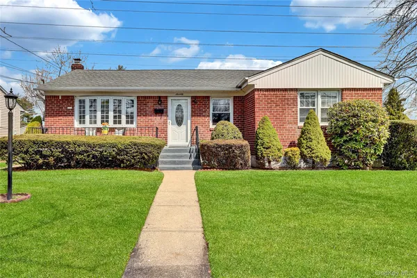 $699,000 | 70 Martin Road North, Bethpage, NY 11714