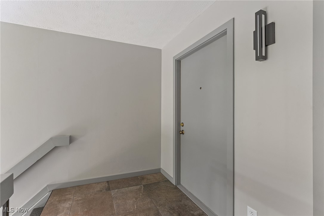 1175 East Calla Road, Unit C215 Youngstown, OH 44514 - Photo 6 of 44 Second floor unit #215