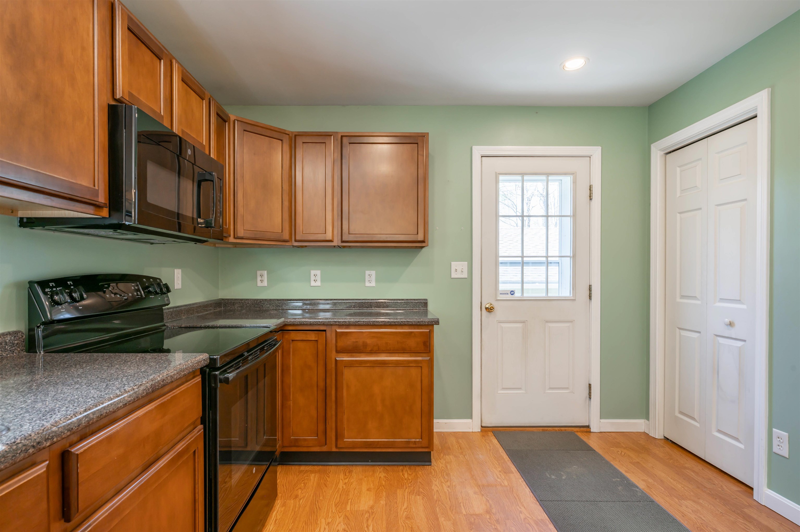 130 Raymond Road Nottingham, NH 03290 - Photo 4 of 27 Gallery Image 4