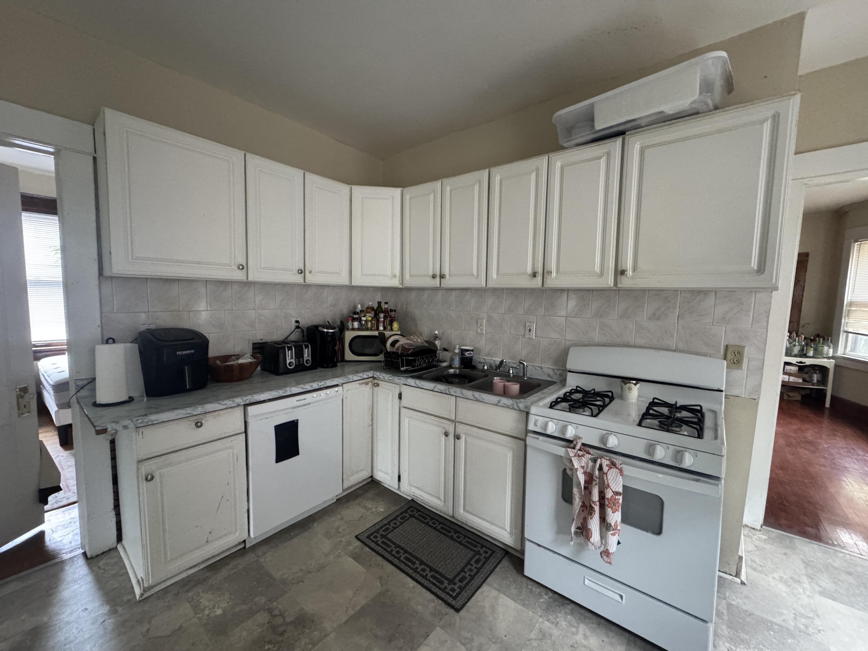 2579 North Frederick Avenue, Unit 2581 Milwaukee, WI 53211 - Photo 16 of 26 Upper