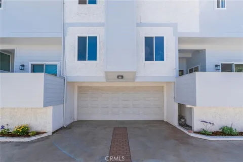 $999,000 | 2110 Carnegie Lane, Unit 3, Redondo Beach, CA 90278