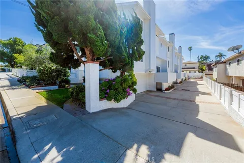 $999,000 | 2110 Carnegie Lane, Unit 3, Redondo Beach, CA 90278