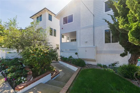 $999,000 | 2110 Carnegie Lane, Unit 3, Redondo Beach, CA 90278