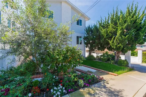 $999,000 | 2110 Carnegie Lane, Unit 3, Redondo Beach, CA 90278