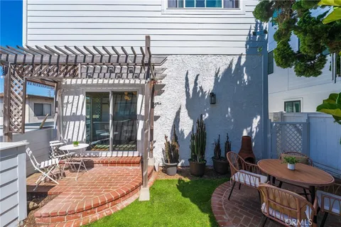 $999,000 | 2110 Carnegie Lane, Unit 3, Redondo Beach, CA 90278