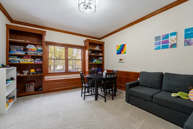 $695,000 | 527 Ridgelawn Trail, Batavia, IL 60510