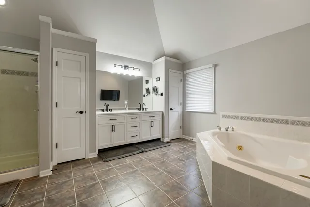 $695,000 | 527 Ridgelawn Trail, Batavia, IL 60510