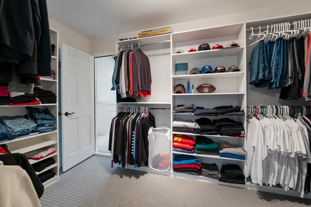 $695,000 | 527 Ridgelawn Trail, Batavia, IL 60510