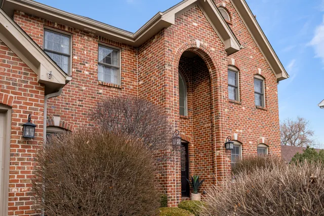 $695,000 | 527 Ridgelawn Trail, Batavia, IL 60510