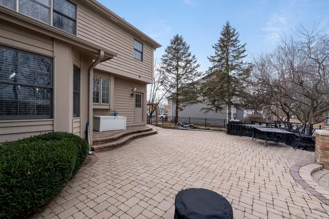 $695,000 | 527 Ridgelawn Trail, Batavia, IL 60510