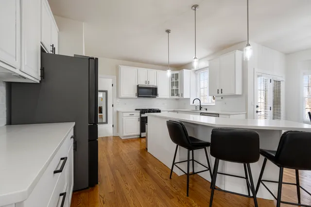 $695,000 | 527 Ridgelawn Trail, Batavia, IL 60510