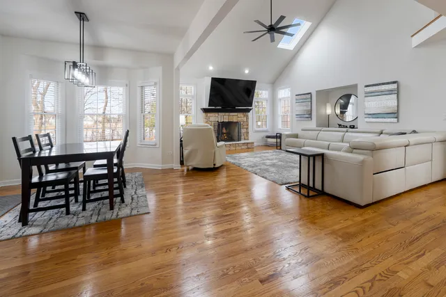 $695,000 | 527 Ridgelawn Trail, Batavia, IL 60510