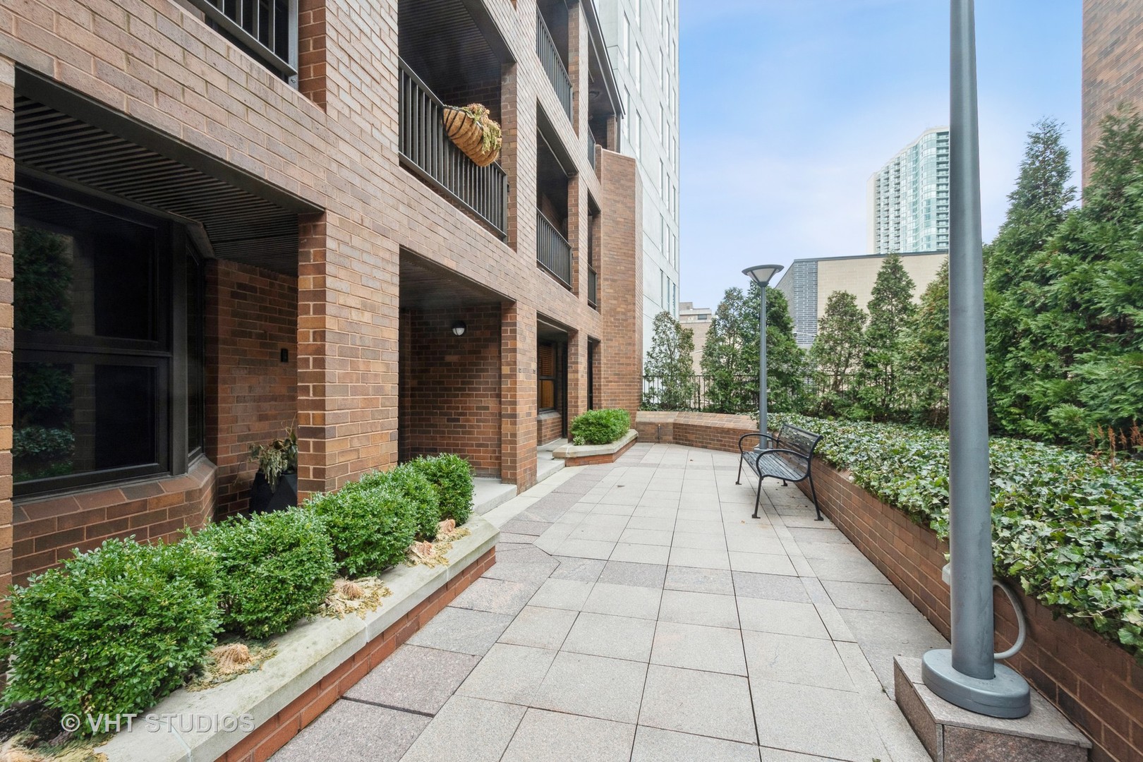 1000 North State Street, Unit 13 Chicago, IL 60610 - Photo 3 of 45 a view of a pathway both side of house
