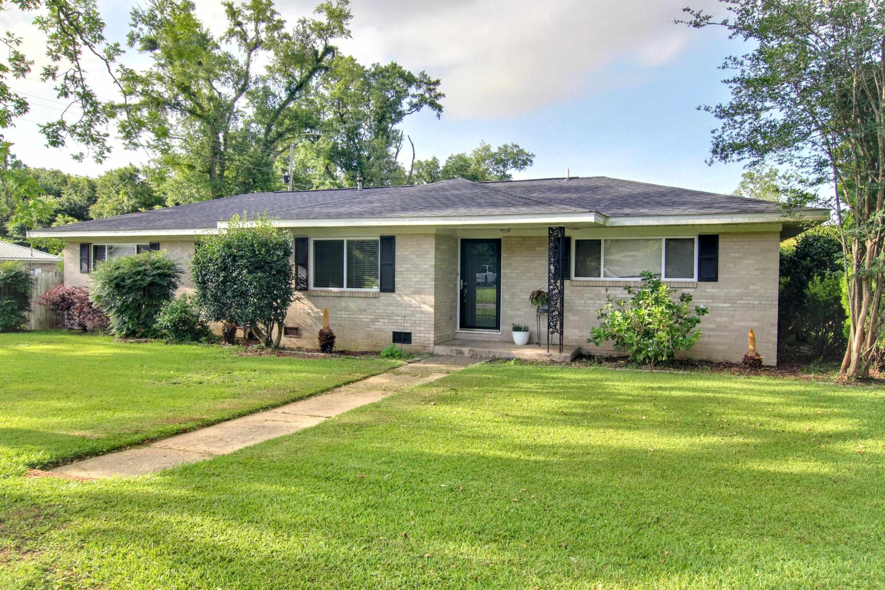 700 East Myrtle Avenue Foley, AL 36535 - Photo 1 of 28 Front of Home