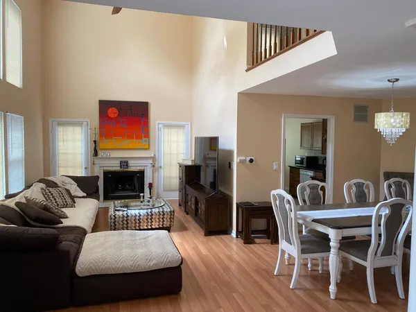 $3,300 | 950 Sweetflower Drive, Hoffman Estates, IL 60169