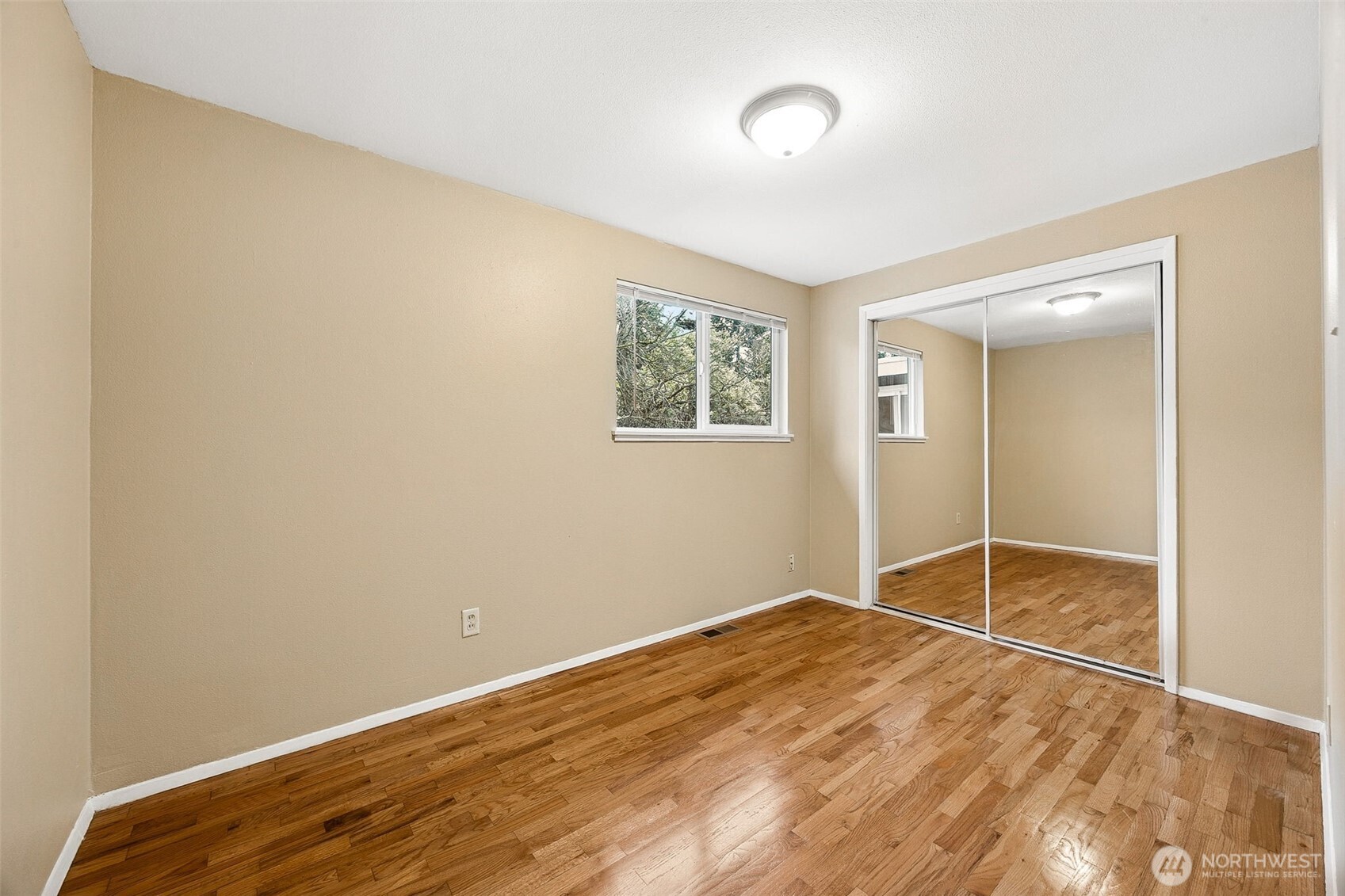 1300 Southwest 125th Place Seattle, WA 98146 - Photo 14 of 31