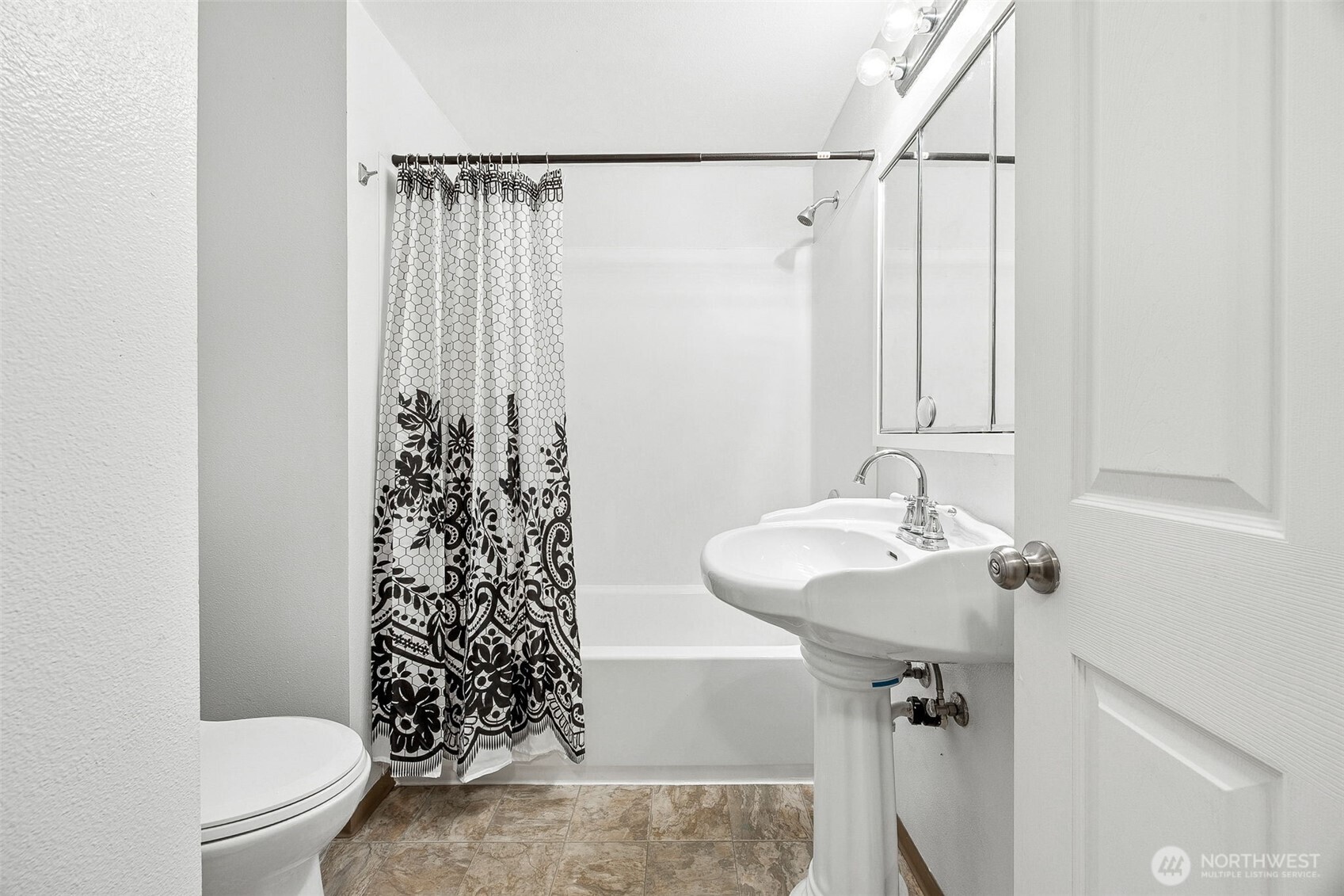 1300 Southwest 125th Place Seattle, WA 98146 - Photo 15 of 31