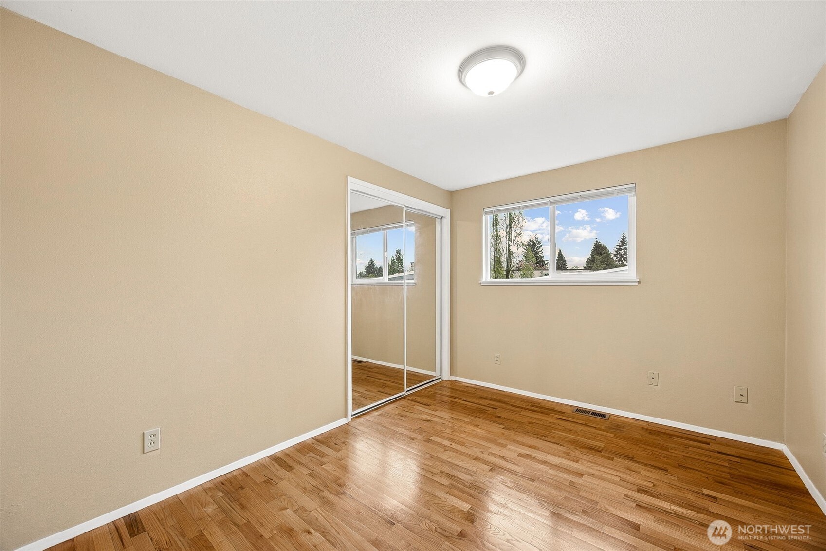 1300 Southwest 125th Place Seattle, WA 98146 - Photo 16 of 31