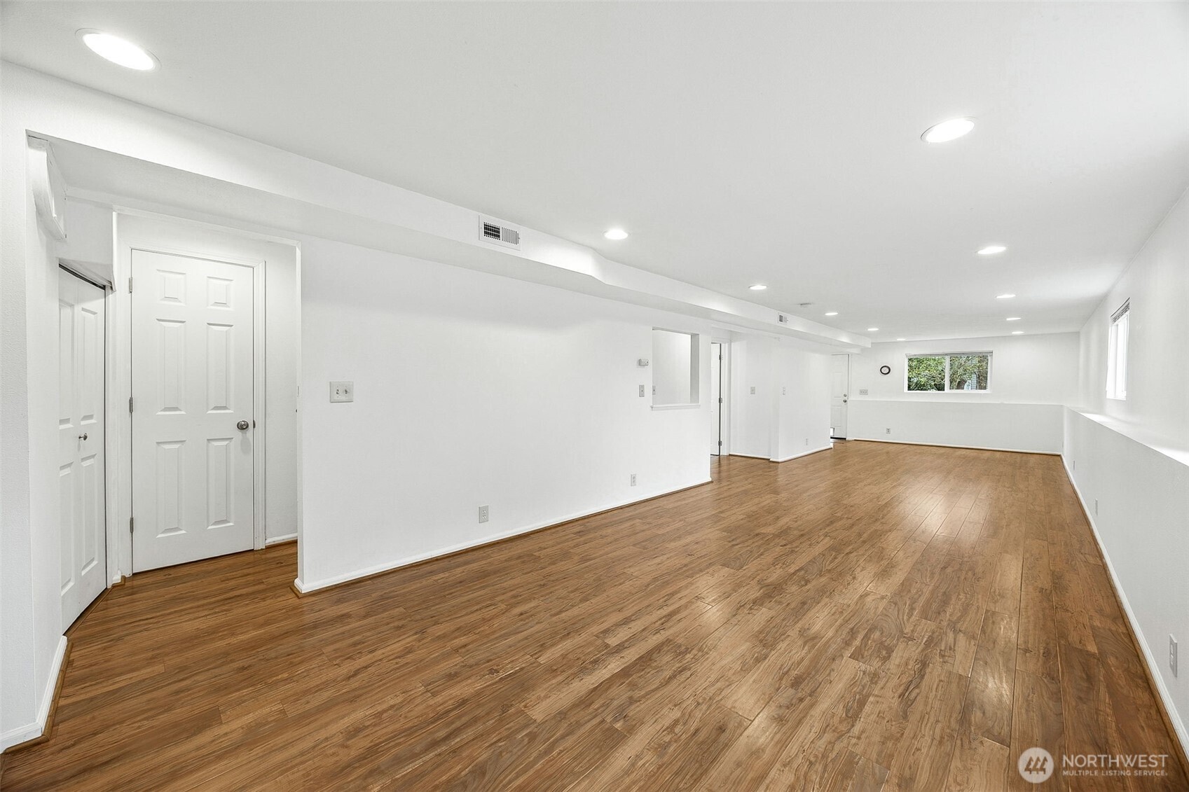 1300 Southwest 125th Place Seattle, WA 98146 - Photo 18 of 31