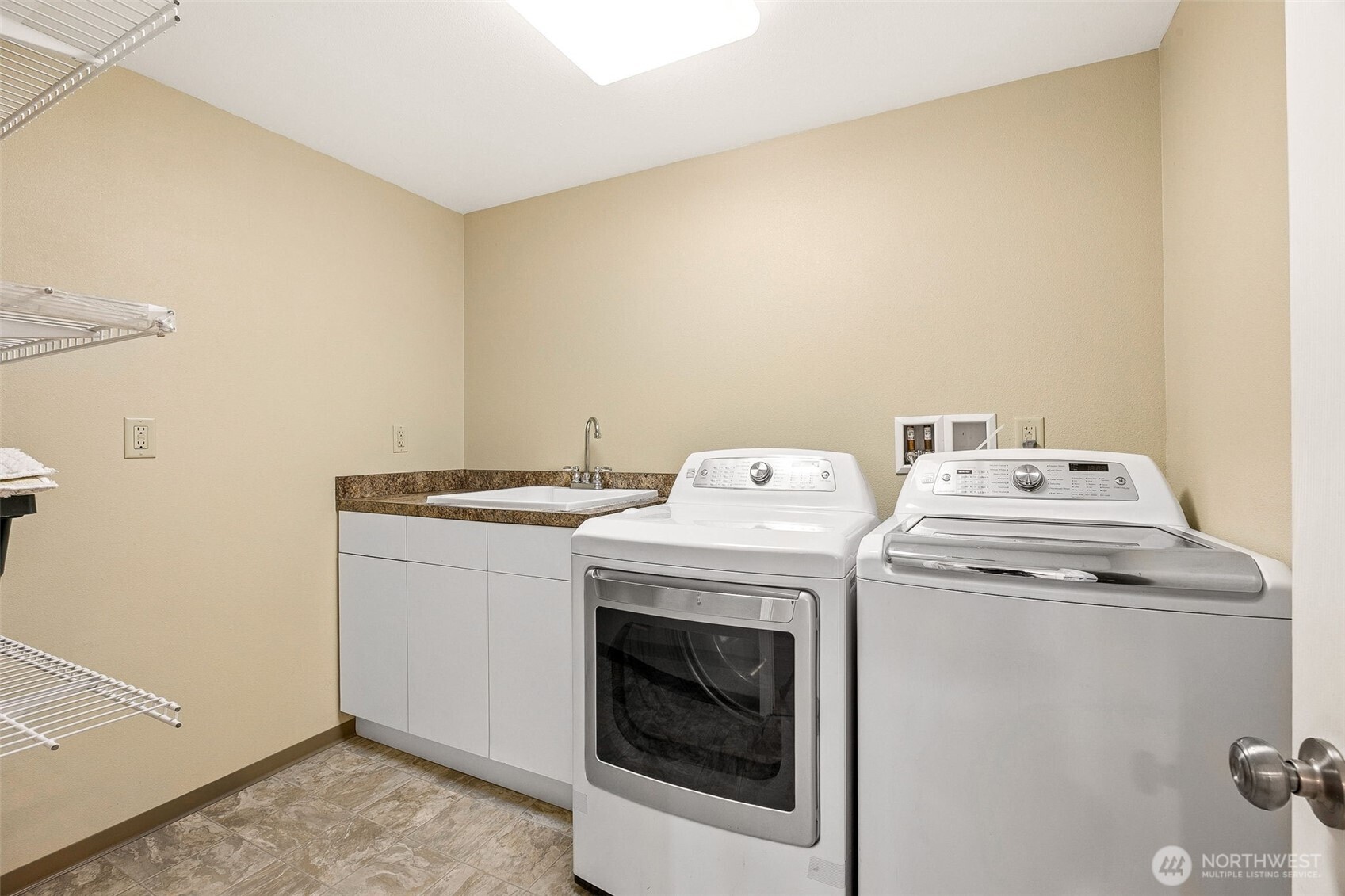 1300 Southwest 125th Place Seattle, WA 98146 - Photo 21 of 31