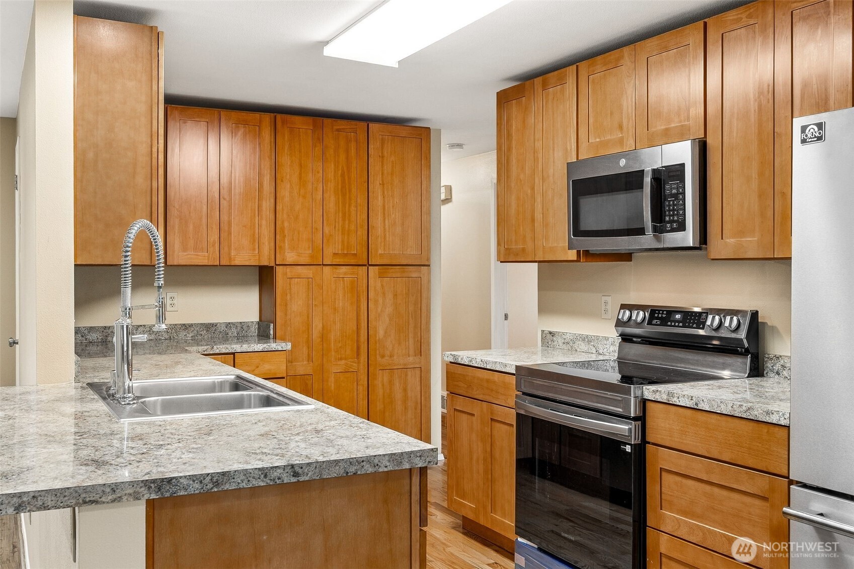 1300 Southwest 125th Place Seattle, WA 98146 - Photo 10 of 31