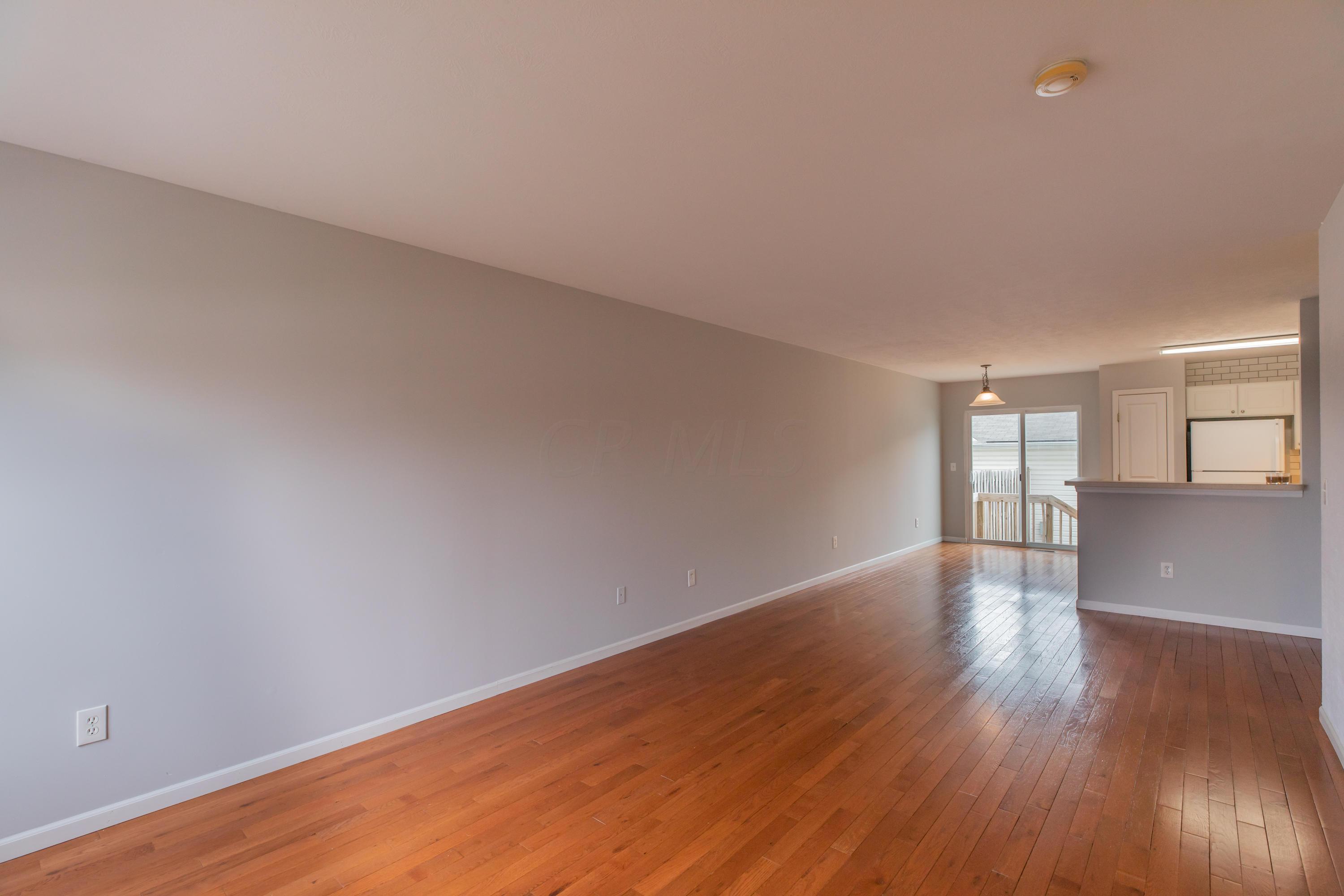 635 Lazelle Road Columbus, OH 43081 - Photo 2 of 15