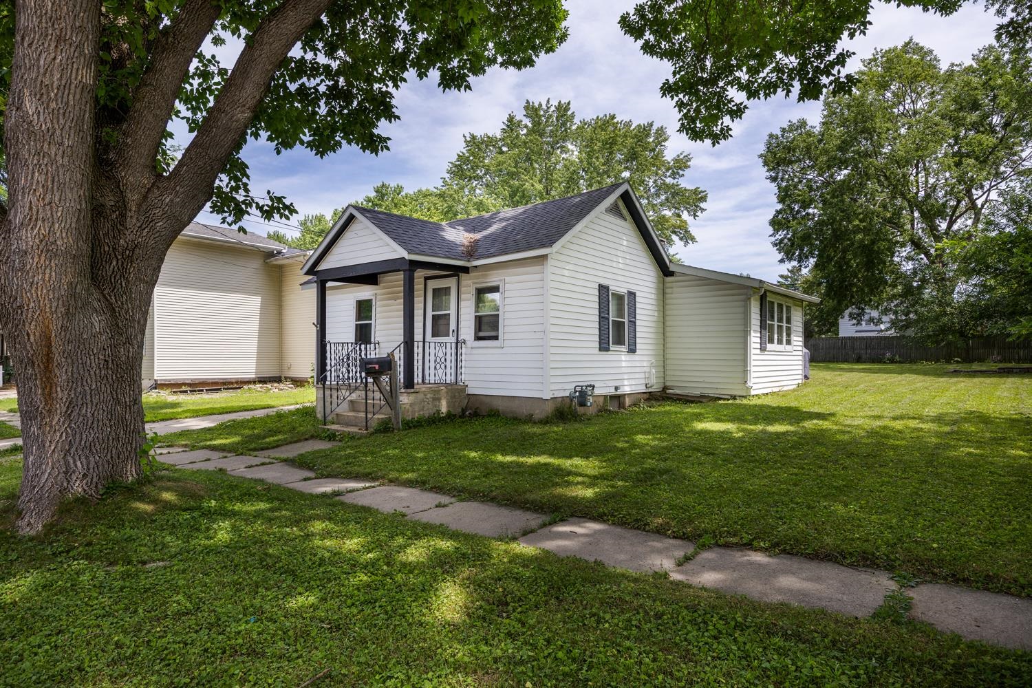 412 Clarence Street Fort Atkinson, WI 53538 - Photo 3 of 26
