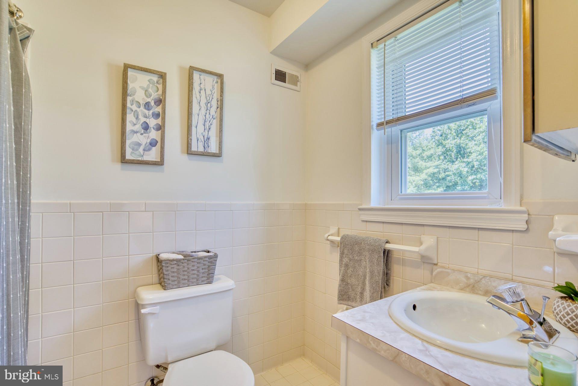 7719 Fordson Road Alexandria, VA 22306 - Photo 18 of 40 Full bath in main level bedroom