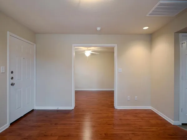 $1,200 | 7685 Northcross Drive, Unit 906, Austin, TX 78757