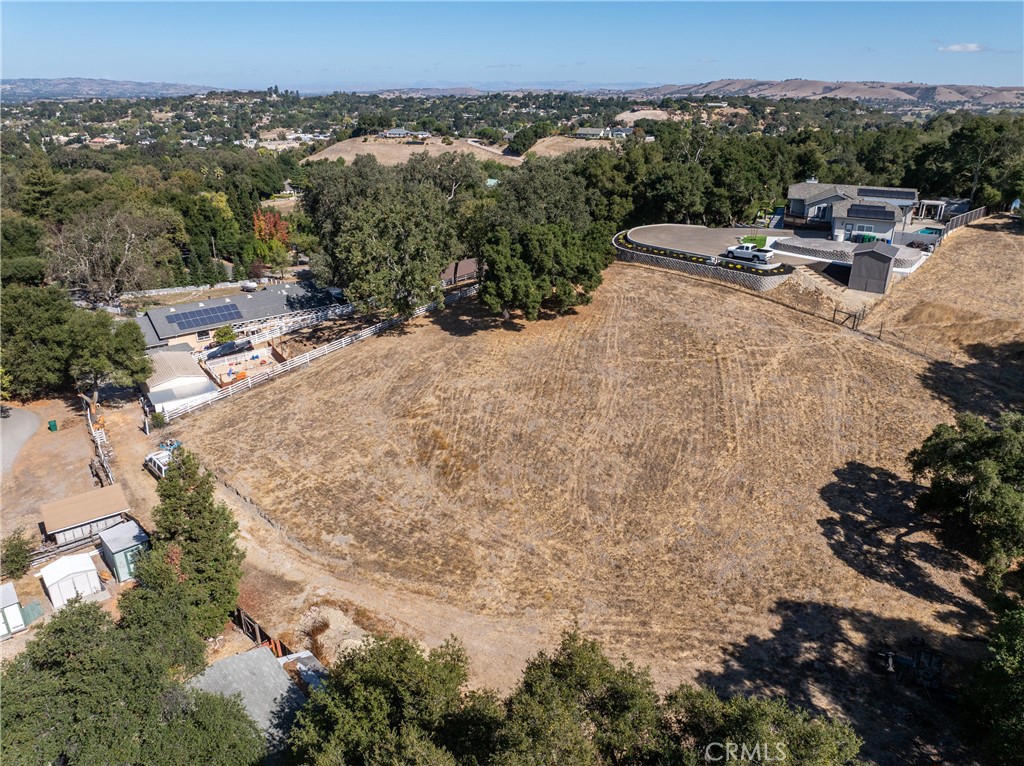 3880 Ardilla Road Atascadero, CA 93422 - Photo 52 of 60 a view of a terrace with a forest
