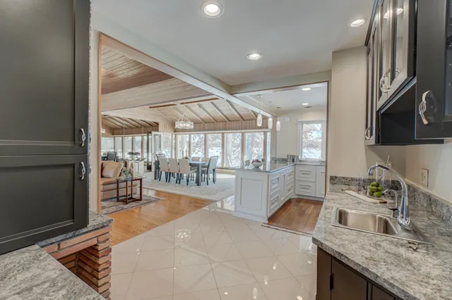 $1,850,000 | 4 West Shore Road, North Oaks, MN 55127