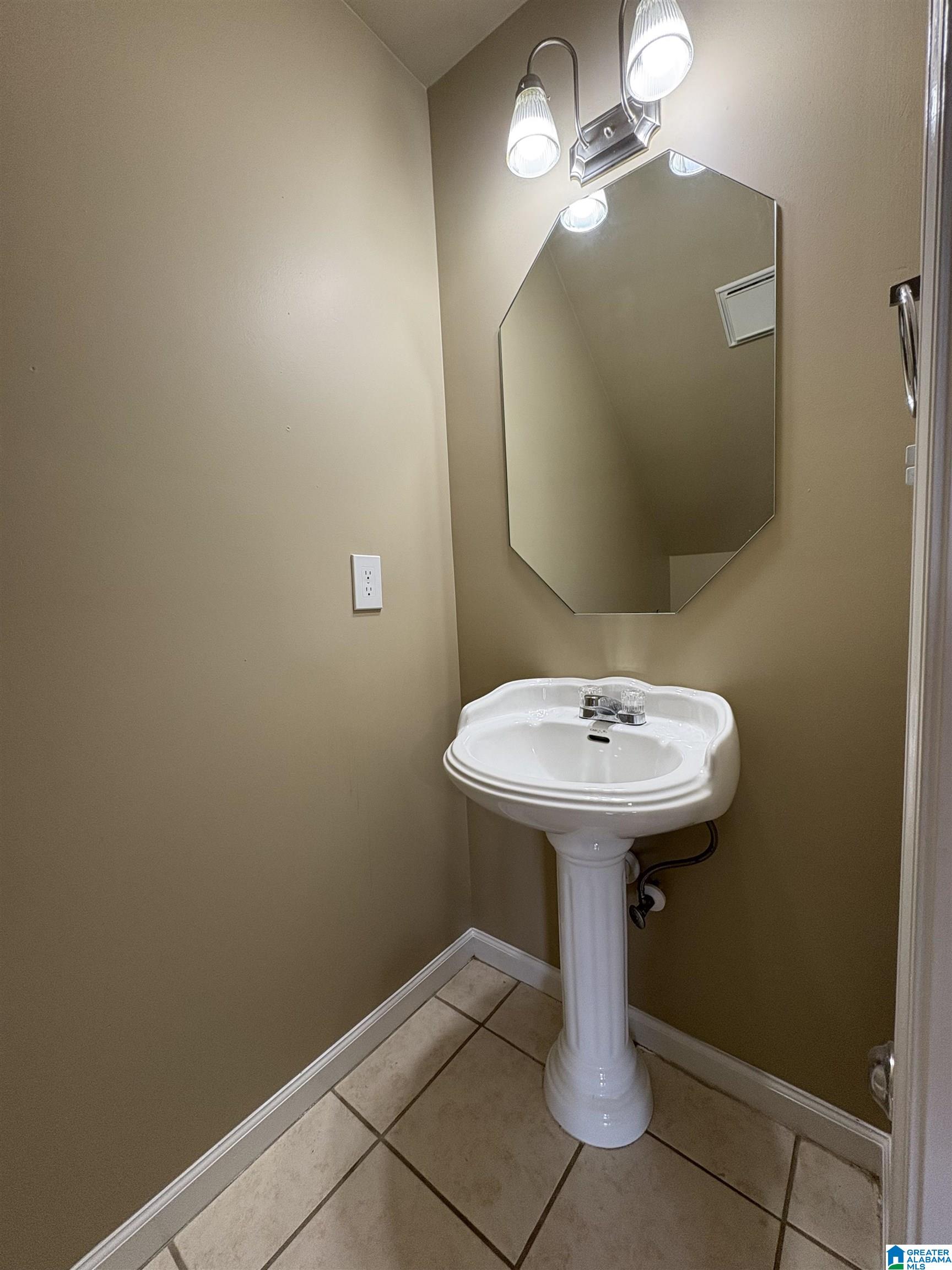 1114 Thompson Road Alabaster, AL 35007 - Photo 14 of 34
