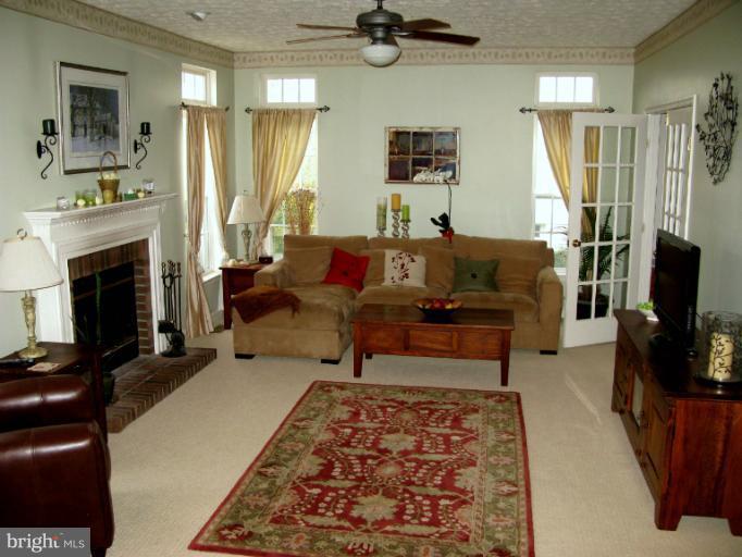 847 Sunny Chapel Road Odenton, MD 21113 - Photo 9 of 25 Living Room