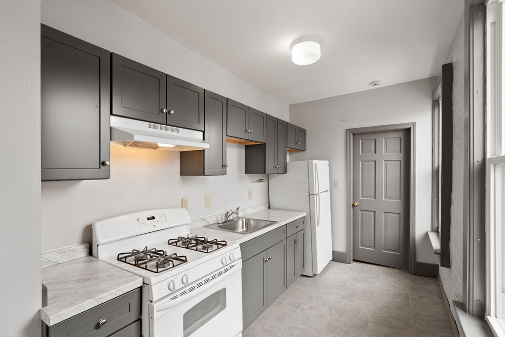 70 Russell Street, Unit 4 Worcester, MA 01609 - Photo 6 of 24 Gallery Image 6